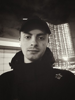 Макс, год, Москва